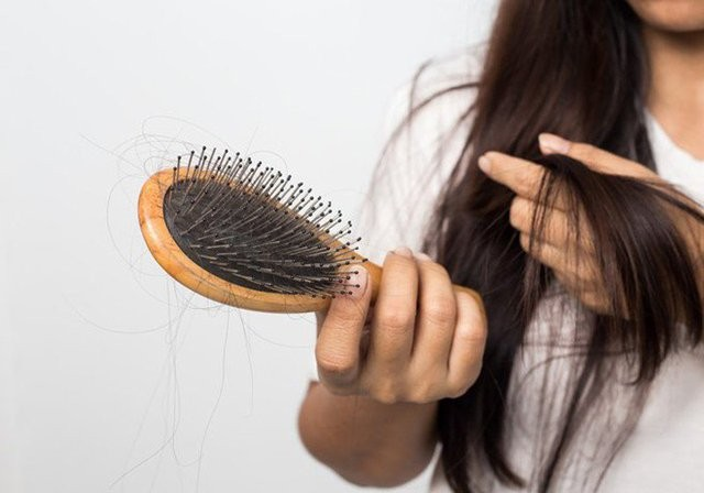 Uống thuốc tránh thai- Nguyên nhân rụng tóc chị em cần thận trọng